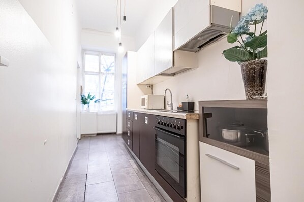 Fridge, microwave, oven, stovetop