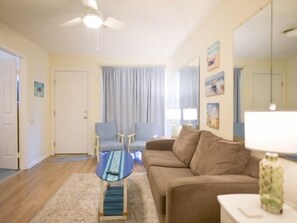 TV - 2 BR 2 Bath indoor and outdoor pools Tennis 1.5 blocks to the beach (Ocean City)
