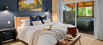 Brand New! 4 King Bed/3BA + Hot Tub + Fire Pit