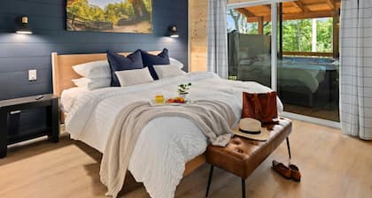 Brand New! 4 King Bed/3BA + Hot Tub + Fire Pit