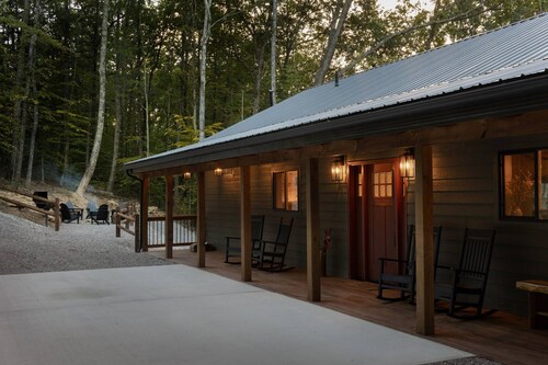 4 King Beds • Brand New • Hot Tub • Fire Pit