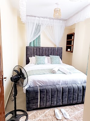 1 slaapkamer, een strijkplank/strijkijzer, internet, beddengoed