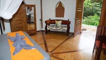 1 bedroom, in-room safe, travel cot, WiFi