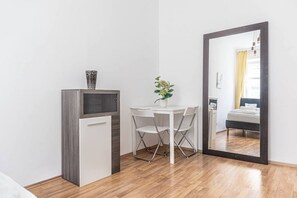 1 室のベッドルーム、WiFi、ベッドシーツ