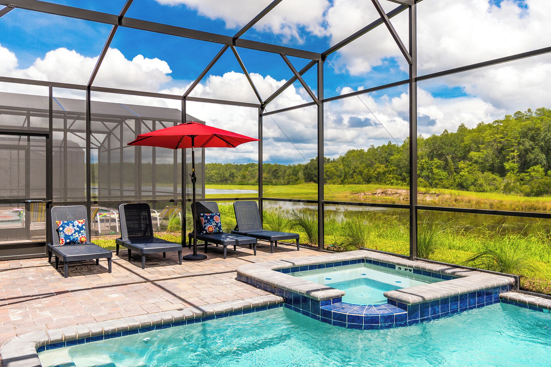 Piscina all'aperto, una piscina riscaldata