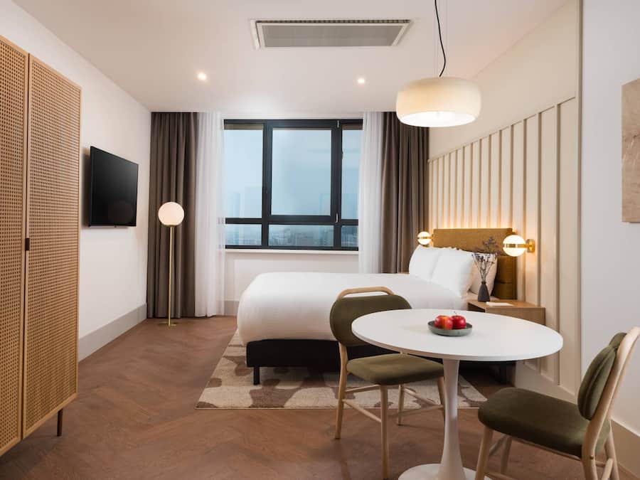 Studio | In-room safe, desk, laptop workspace, blackout drapes