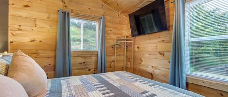 3 bedrooms, desk, iron/ironing board, free WiFi