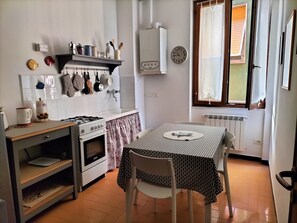 Fridge, stovetop, cookware/dishes/utensils, dining tables