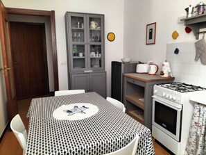 Fridge, stovetop, cookware/dishes/utensils, dining tables