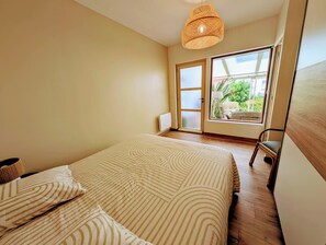 2 makuuhuonetta, silitysrauta/-lauta, internet, vuodevaatteet