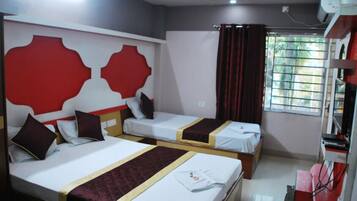 Free WiFi, bed sheets