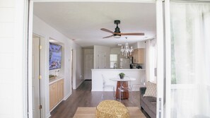 Living area - The Sanctuary at River Oaks (Myrtle Beach)