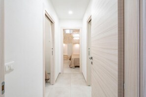 2 chambres, fer et planche à repasser