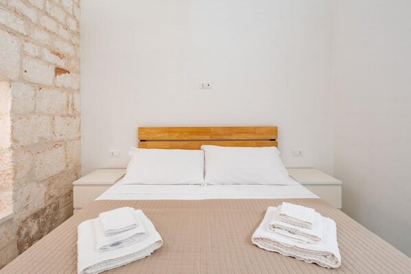 2 bedrooms, iron/ironing board