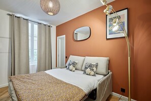 Apartment | 1 bedroom, laptop workspace, iron/ironing board, bed sheets