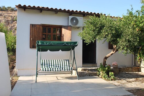Old Castle Cottage in Paleokastro