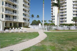Appart'hôtel, 1 très grand lit et 1 canapé-lit (Estero Beach & Tennis Club-Penthouse ) | Extérieur