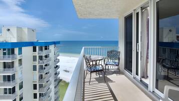 公寓客房, 1 張特大雙人床和 1 張沙發床 (Estero Beach & Tennis Club-Penthouse ) | 住宿一隅