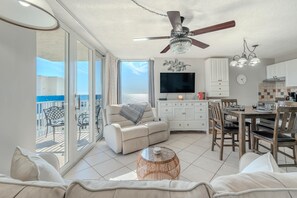 Appart'hôtel, 1 très grand lit et 1 canapé-lit (Estero Beach & Tennis Club-Penthouse ) | Coin séjour
