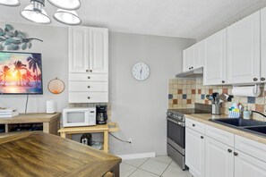 Condo, 1 King Bed with Sofa bed (Estero Beach & Tennis Club-Penthouse ) | Private kitchen
