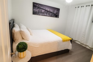 3 bedrooms, desk, iron/ironing board, free WiFi