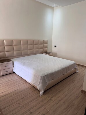 3 室のベッドルーム、WiFi、ベッドシーツ