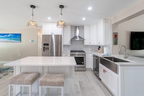 House, Multiple Beds (My Happy Place) | Private kitchen
