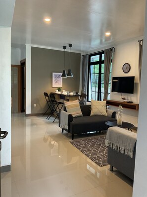Villa, 5 Bedrooms | Living area
