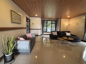 Villa, 4 Bedrooms | Living area