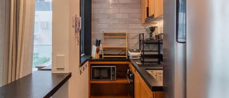 Geladeira, micro-ondas, fogão, cooktop