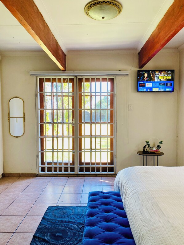 1 bedroom, iron/ironing board, WiFi, bed sheets - The Q’s Guest suite (Brakpan)