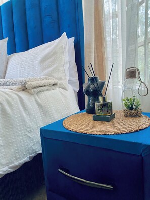 1 dormitorio, tabla de planchar con plancha, wifi y ropa de cama