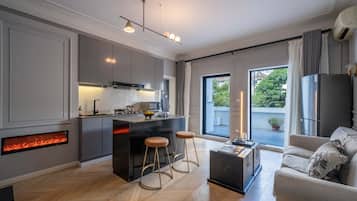 ๋ฒ ์ด์ง ์ํํธ | ๊ฑฐ์ค ๊ณต๊ฐ