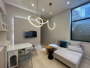 Senior Apartment, 1 Double Bed, Kitchen | Living room