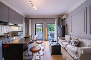 Basic Apartment | Living area