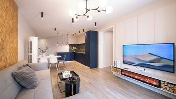 Senior Apartment, 2 Bedrooms, Bathtub | Free WiFi, bed sheets