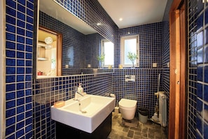 Signature Villa, 4 Bedrooms, Kitchen | Free WiFi