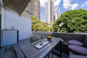 Balcony - Book and Bed-Jingan Temple (Shanghai)
