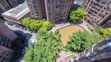 Senior-Apartment, 2 Schlafzimmer, Badewanne | Blick vom Balkon