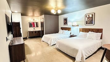 Tabla de planchar con plancha, wifi gratis y ropa de cama