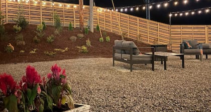 Cozy Retro-Modern Room · Clean + quiet · Self Check-In · Family-Friendly Stay in Lawrenceburg