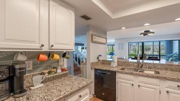 Condo, Multiple Beds (Santa Maria I #104- The Sunnyside) | Private kitchen
