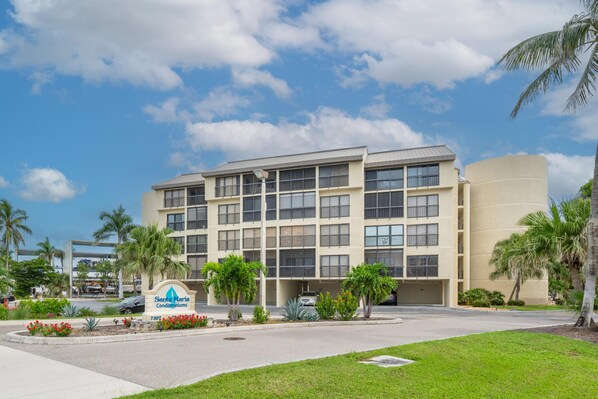 Exterior - Santa Maria I #104- The Sunnyside (Fort Myers Beach)