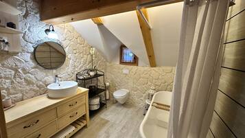 Een douche, een haardroger, handdoeken