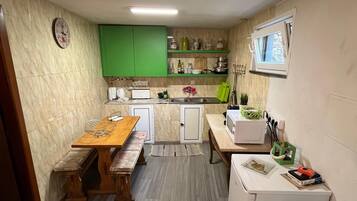 Economy Cottage, Valley View | Private kitchen