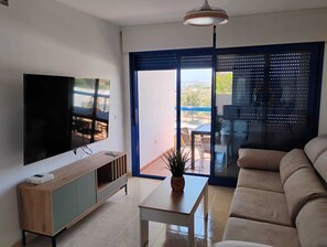 TV - Marina Horizon: Your modern seaside retreat (MC)