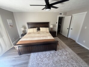 2 bedrooms, iron/ironing board, WiFi, bed sheets
