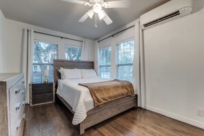 3 habitaciones, tabla de planchar con plancha, cuna de viaje y wifi 
