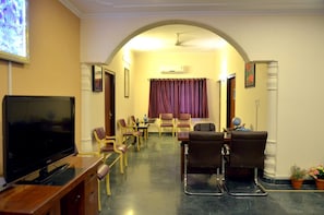 Desk, laptop workspace, free WiFi