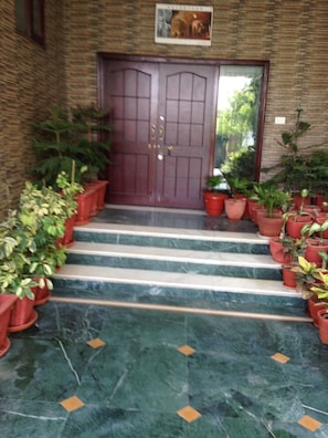 Entrée de l’hébergement 